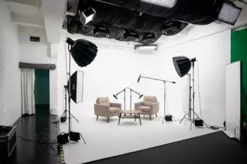 БЕЛАЯ СТУДИЯ