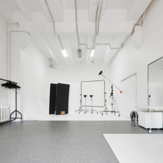 BLANK Studios (большие окна и белые циклорамы)