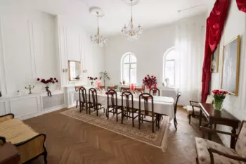 Две Комнаты. Винтажное Пространство в Усадьбе Измайлово