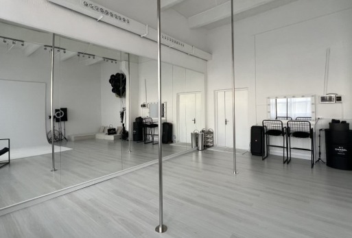 Шест (пилон)