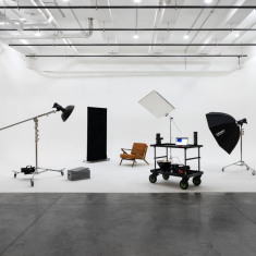 Съемочное пространство на паркинге Суперметалла