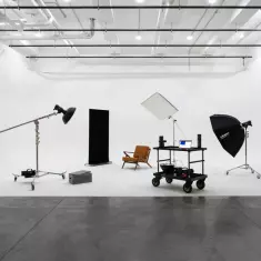 Съемочное пространство на паркинге Суперметалла