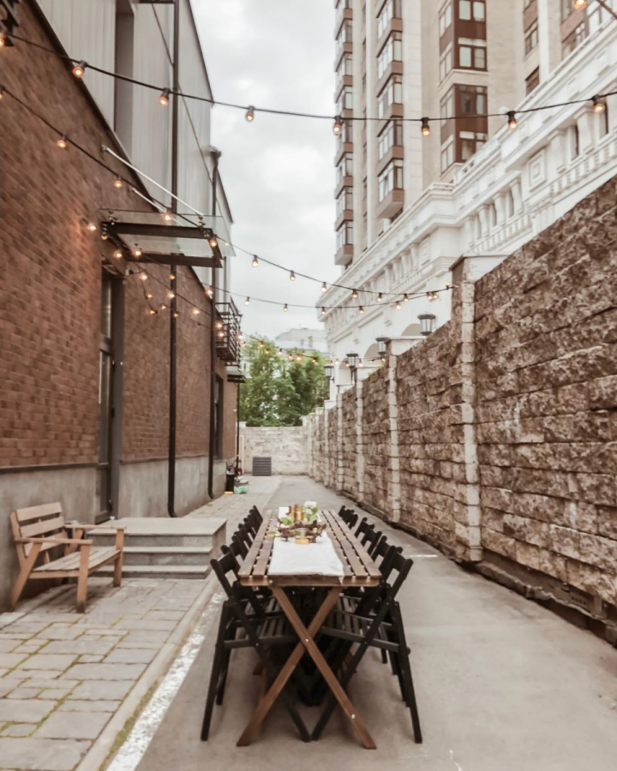 имитация улицы в интерьере. имитация улицы. тематические фотостудии интерьеры. новогодние локации на улице. имитация улицы.