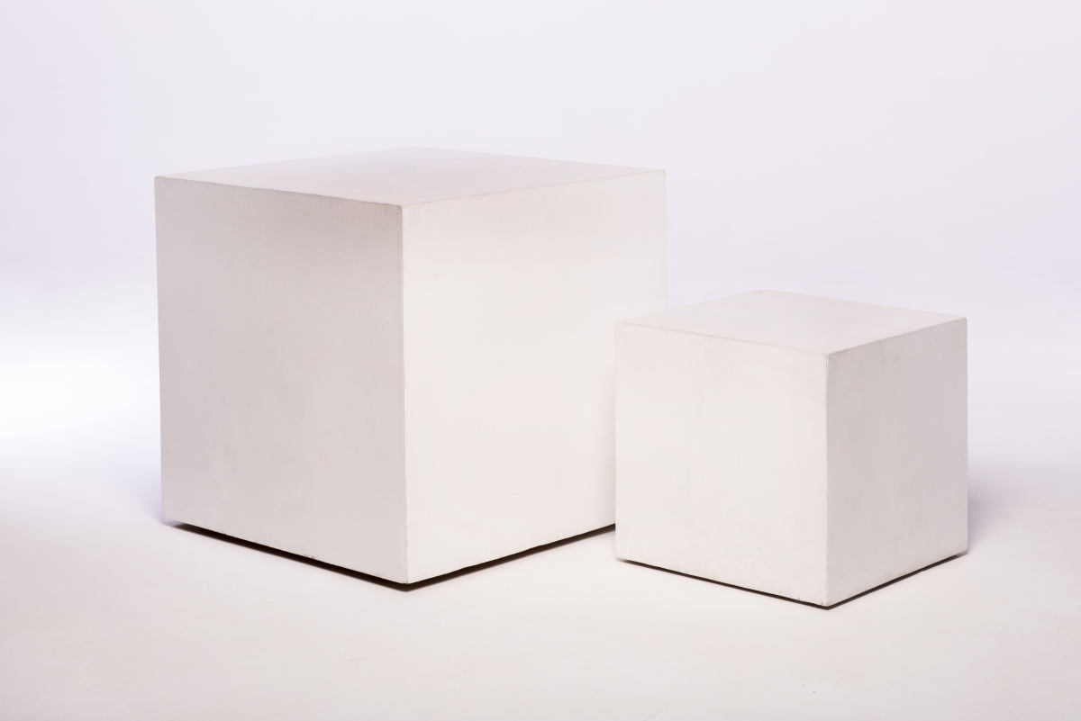 Куб на столе