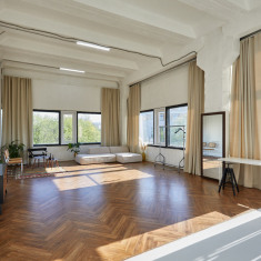 БЛАНКСТУДИЯ / BLANKSTUDIOS (большие окна и белые циклорамы)