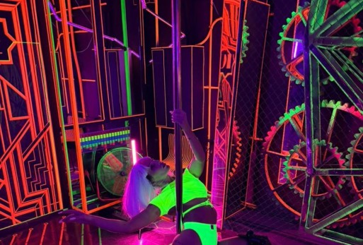 Шест (пилон)