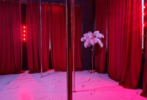 Шест (пилон)