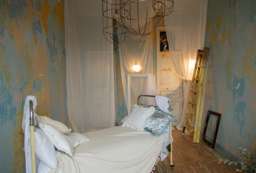 Кровать