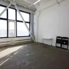 BLANK Studios (большие окна и белые циклорамы)