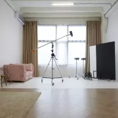 BLANK Studios (большие окна и белые циклорамы)